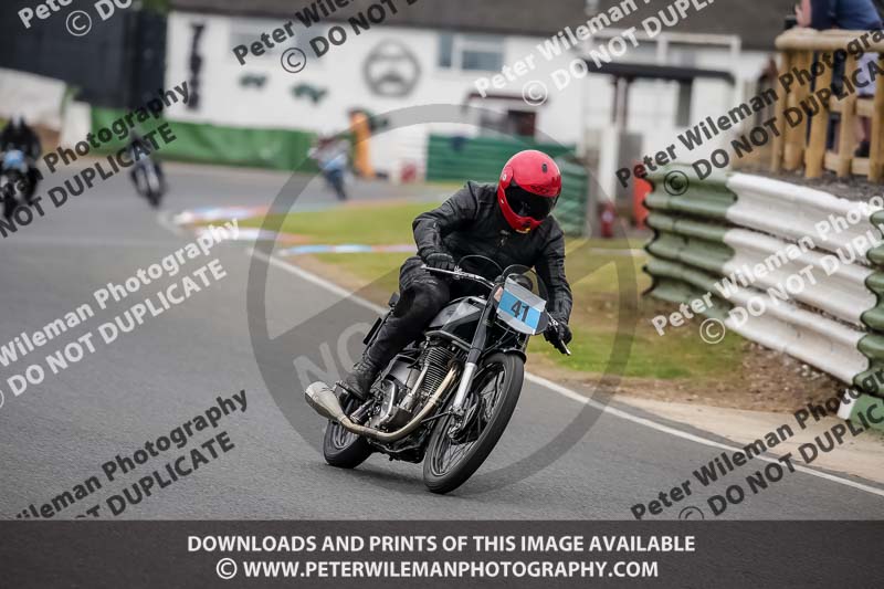 Vintage motorcycle club;eventdigitalimages;mallory park;mallory park trackday photographs;no limits trackdays;peter wileman photography;trackday digital images;trackday photos;vmcc festival 1000 bikes photographs